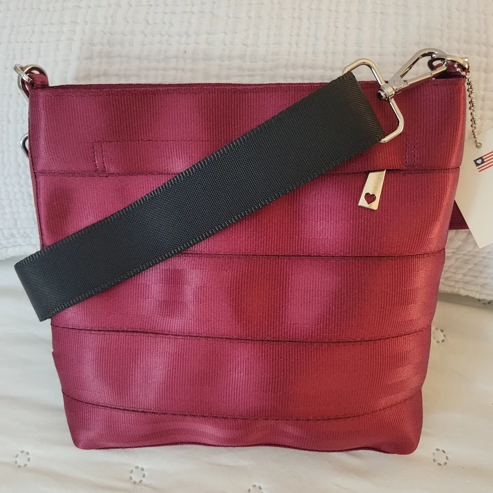 Harvey's Mini Streamline Seatbelt Crossbody